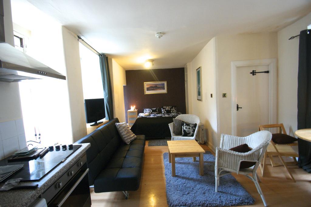 Royal Mile Group Apartments Единбург Стая снимка