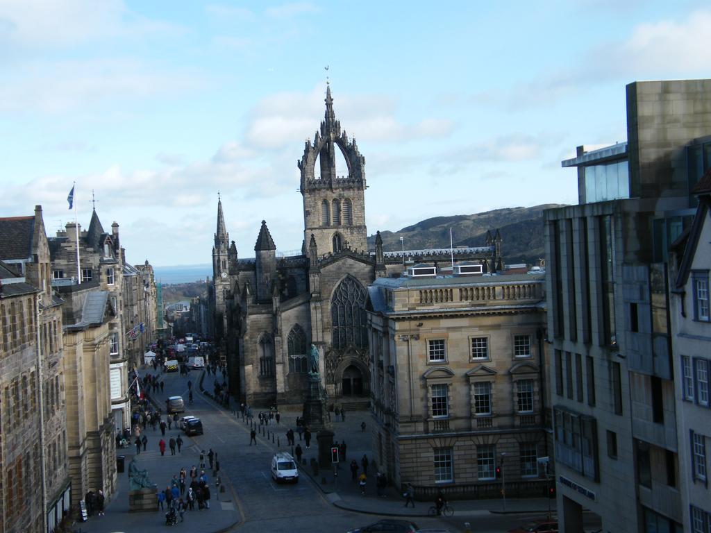 Royal Mile Group Apartments Единбург Стая снимка