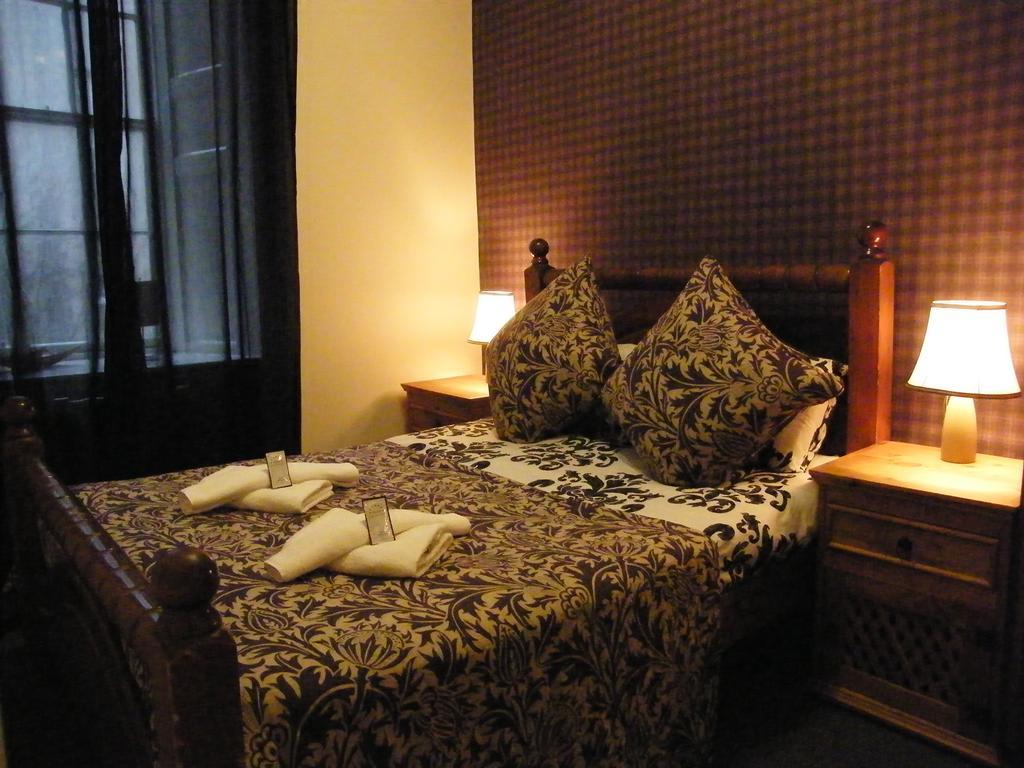 Royal Mile Group Apartments Единбург Стая снимка